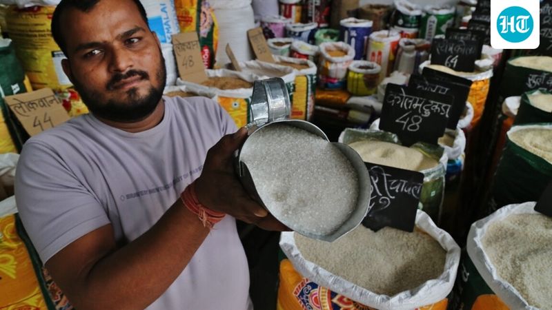 भारताचे साखर संकट: अपेक्षित साखरेच्या अति पुरवठ्यापासून सणांपूर्वी टंचाई आणि वाढत्या किमतींपर्यंत